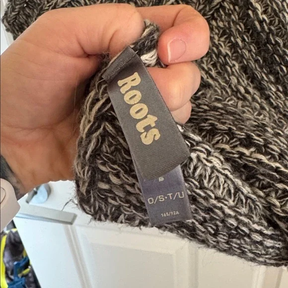 Roots Poncho - Picture 4 of 7